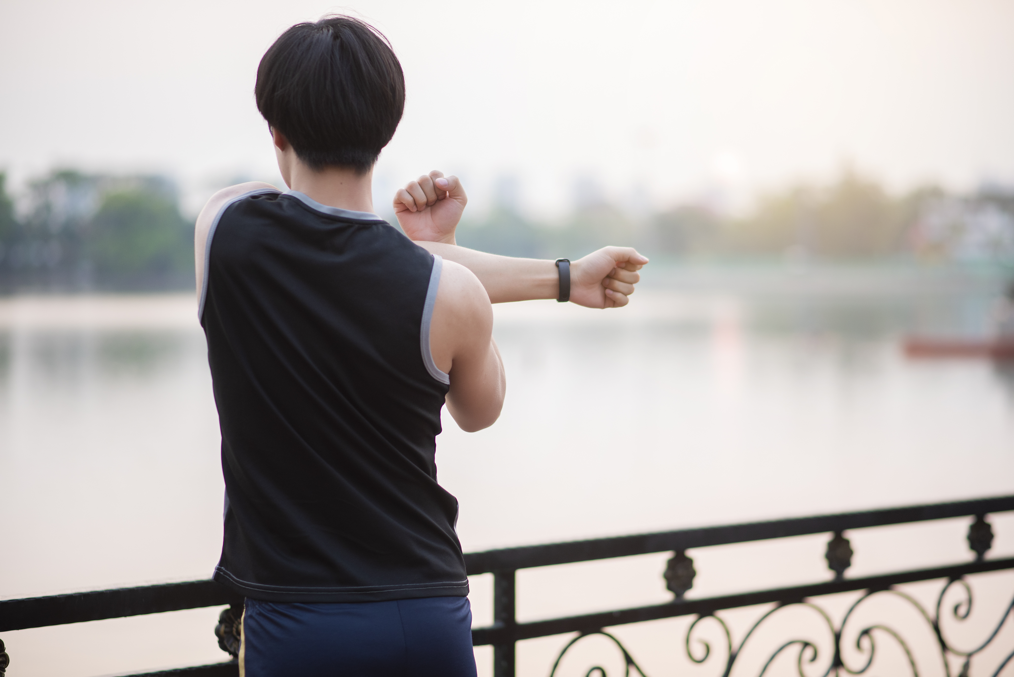 A man is exercise in the park. fitbit charge 6 helps in activity tracking