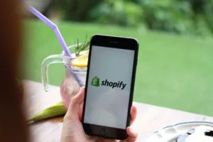 vecteezy_chiang-mai-thailand-july-11-2020-a-woman-holds-iphone-7_14591850 shopify best ecommerce platforms